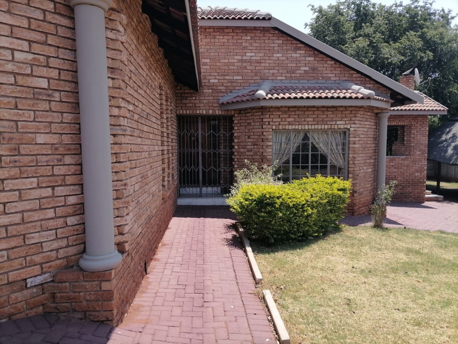 4 Bedroom Property for Sale in Safari Gardens North West